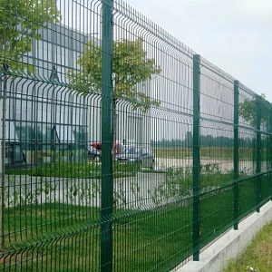 Металлический забор из зеленой 3D сетки